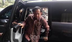 Dikawal Pria Berbadan Tegap, Tito Datangi Kantor Mahfud MD - JPNN.com