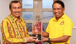 Kepada Menpora, Gubernur Riau Syamsuar Usulkan Stadion Utama Riau Jadi Venue Piala Dunia U-20 - JPNN.com
