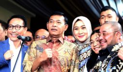 Konon Calon Kapolri Idham Azis Punya Keluarga Sakinah Mawadah Warrahmah - JPNN.com
