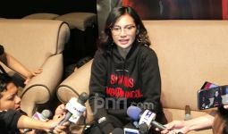 Ketidakrelaan Ibunda Indah Permatasari soal Putrinya Dinikahi Arie Kriting - JPNN.com