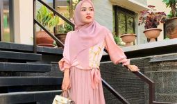 3 Berita Artis Terheboh: Medina Lepas Hijab? Suami Tantri Kotak Sakit - JPNN.com
