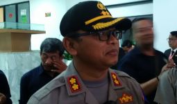Mobil Pikap Pengangkut Kayu Ilegal Kabur dari Kejaran Petugas - JPNN.com