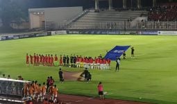Iwan Bule Tonton Timnas Indonesia U-19 Vs Timor Leste, Penonton Teriakkan Nama Luis Milla - JPNN.com
