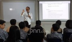 Siswa Global Sevilla School Antusias Dengar Paparan Yunarto Wijaya tentang Passion - JPNN.com