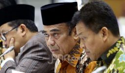 Menag Fachrul Razi Jelaskan soal Ide Menyisipkan Bahasa Indonesia di Doa - JPNN.com