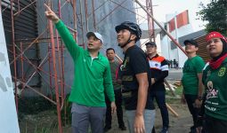 Kerja Bakti Bersama Bonek, Eri Cahyadi Koordinasikan Perbaikan Gelora Bung Tomo - JPNN.com