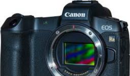 Canon Merilis Kamera Mirrorless untuk Potret Malam Hari - JPNN.com