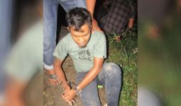 Puluhan Polisi Gerebek Kampung Kubur, Tersangka Narkoba Terjun ke Sungai - JPNN.com