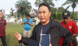 Lempar Botol ke Lapangan, Gubernur Sugianto Sabran Dapat Sanksi dari PSSI - JPNN.com