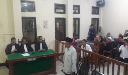 Disaksikan Anggota 'Empat Sekawan', Pelawak Qomar Divonis 17 Bulan Penjara - JPNN.com