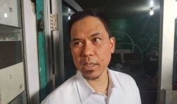 Munarman FPI: Pakai Rok Mini Dibiarkan, Bercadar dan Celana Cingkrang Dilarang - JPNN.com