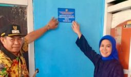 Intan Fauzi Pasang Papan Peneng BSPS di Kota Depok - JPNN.com