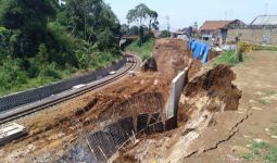 Perjalanan KA Bogor-Sukabumi Tak Terganggu Pascalongsor di Jalur Ganda - JPNN.com