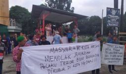 Pemakaman Jenazah Pelaku Bom Medan di TPU Sei Kambing Diwarnai Penolakan - JPNN.com