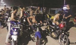 Rasain, Pembalap Liar Dihukum Dorong Motor Dua Kilometer - JPNN.com