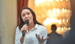 Stafsus Presiden Putri Indahsari Tanjung: Orang Pasti Menyambungkan Saya dengan Bapak - JPNN.com