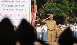 Ganjar Pranowo Baca Pidato Nadiem Makarim, Tepuk Tangan Bergemuruh - JPNN.com