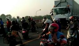 Sangat Mengerikan, Truk vs Bus di Cianjur - JPNN.com