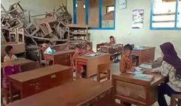 Pak Nadiem Makarim Harus Lihat Kondisi Sekolah Rusak Ini - JPNN.com