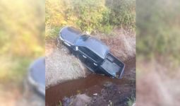 Mobil Pikap Bawa 12 Penumpang Masuk Parit, Tiga Orang Tewas - JPNN.com