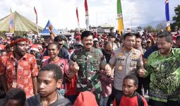 TNI dan Polri Akan Selalu Hadir Bersama Masyarakat - JPNN.com