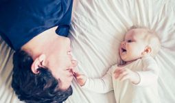 Peringatan untuk Para Pria, Ini Risiko Telat Menjadi Ayah - JPNN.com