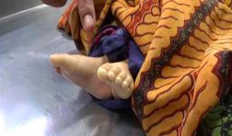 Mayat Bayi Laki-laki Ditemukan Terapung di Pintu Penyaringan Air - JPNN.com