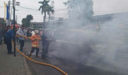 Ada Empat Penumpang saat Angkot Terbakar di Bogor - JPNN.com