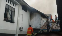 Gereja GKE Putussibau Terbakar saat Perayaan Natal - JPNN.com