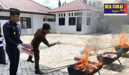 Sinergi Bersama Kejaksaan, Bea Cukai Aceh Musnahkan Ribuan Barang Ilegal - JPNN.com
