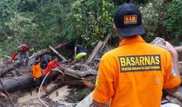 Dua Korban Tertimbun Tanah Longsor di Rokan Hulu Ditemukan Meninggal Dunia - JPNN.com