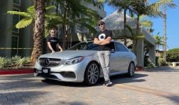 Menggunakan Mercedes-Benz E63, Tiga Pria Ini Butuh 27 Jam Keliling Amerika - JPNN.com