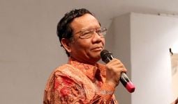 Mahfud MD Menduga Ada Manuver Politik di Balik Mundurnya Wabup Nduga - JPNN.com