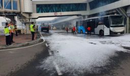 Bus Gapura Angkasa di Bandara Soetta Terbakar - JPNN.com