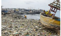 Laporan untuk Pak Anies, Setiap Hari 8,32 Ton Sampah Masuk di Teluk Jakarta - JPNN.com