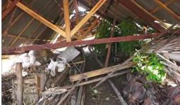 Puting Beliung Bercampur Butiran Es Menerjang Ratusan Rumah Warga - JPNN.com