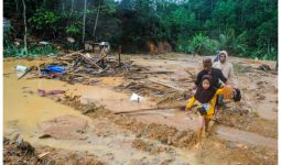 Banjir Bandang Terjang Labuhan Batu Utara dan Labuhan Batu - JPNN.com