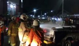 Bum, Mobil Pengangkut Bensin Terbakar - JPNN.com