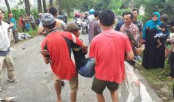 Rem Blong, Truk Tronton Bermuatan Triplek Tabrak 4 Kendaraan, 1 Tewas, 6 Luka-luka - JPNN.com