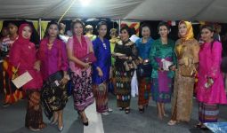 Keren! Ibu-ibu Ini Tampak Anggun Saat Menghadiri Resepsi Diplomatik Indonesia – Timor Leste - JPNN.com