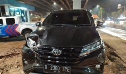 Mobil WN Korea Tabrak Gerobak Bubur di Jakarta Utara - JPNN.com