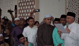 Usai Salat Jumat, Najib Razak Ucapkan Sumpah Mubahalah di Masjid - JPNN.com