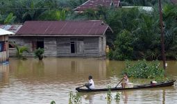 Sejumlah Daerah di Riau Diterjang Banjir dan Longsor, Enam Orang Tewas - JPNN.com