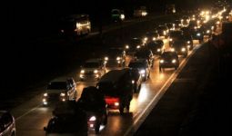 Hari Pertama Larangan Mudik, Belasan Ribu Kendaraan Bebas Tinggalkan Jakarta - JPNN.com