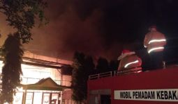 8 Jam Api Membakar Pabrik Teh Milik PTPN XII di Lumajang - JPNN.com