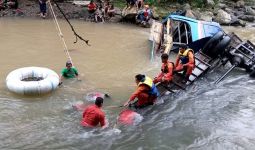 Evakuasi Hari Pertama Kecelakaan Bus Sriwijaya: 28 Meninggal, 13 Selamat - JPNN.com