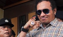 John Kei Bebas Bersyarat dari Nusakambangan, Ditangkap Lagi, 20 Anak Buahnya Berani Halangi Polisi - JPNN.com