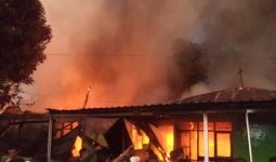 Kebakaran di Asrama TNI AD Kupang, Tujuh Rumah Hangus - JPNN.com