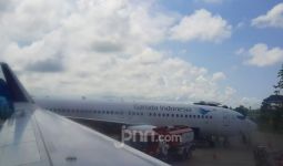 Pesawat Garuda Indonesia Alami Pecah Ban di Biak Papua - JPNN.com