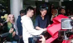 Istri Melahirkan, Baim Wong Beri Hadiah Mobil Mewah - JPNN.com